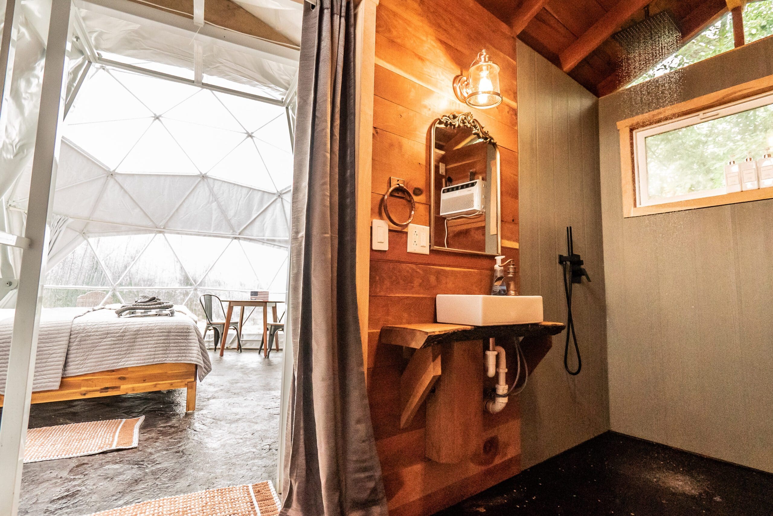 Foxyridge Glamping Dome Shower/Bath